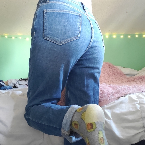 high rise mom jeans - Picture 3 of 3